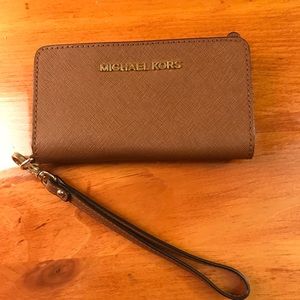 Michael kors iPhone wristlet/wallet